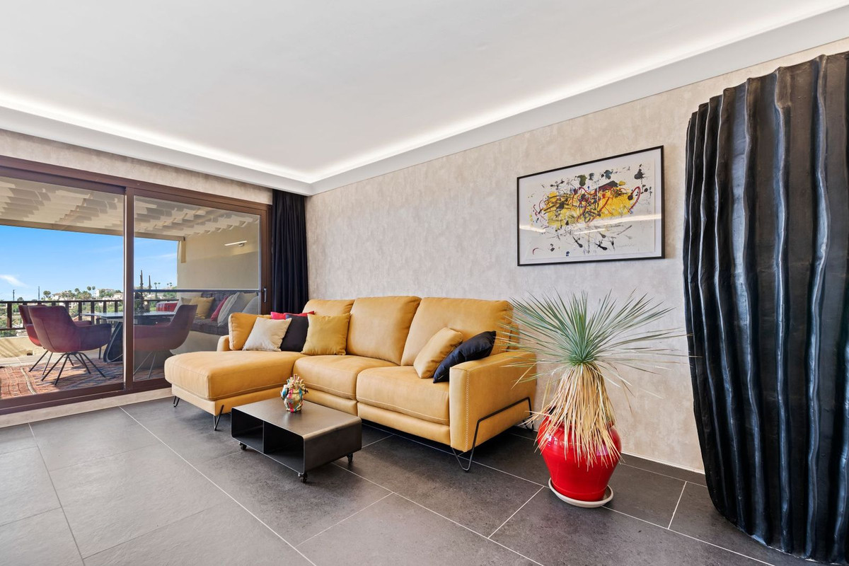 Penthouse for sale in Benahavís | 1 bedrooms H5127253