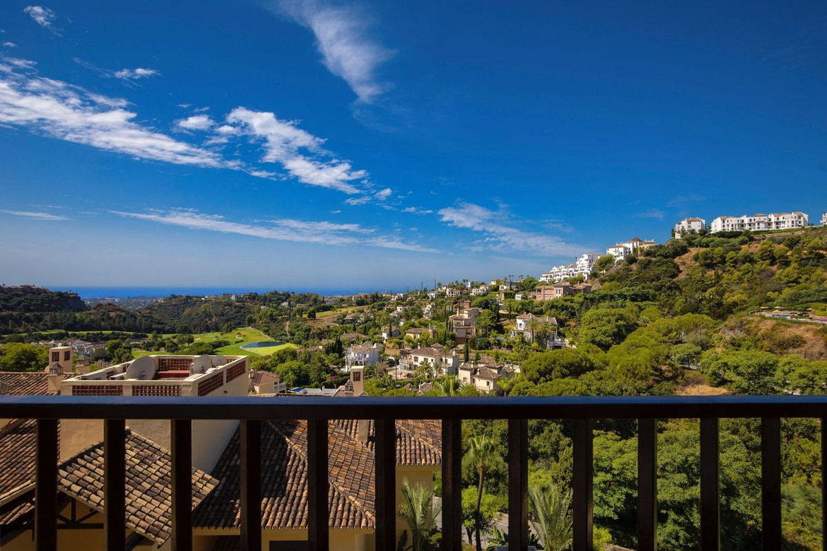 Penthouse for sale in Benahavís | 1 bedrooms H5127253