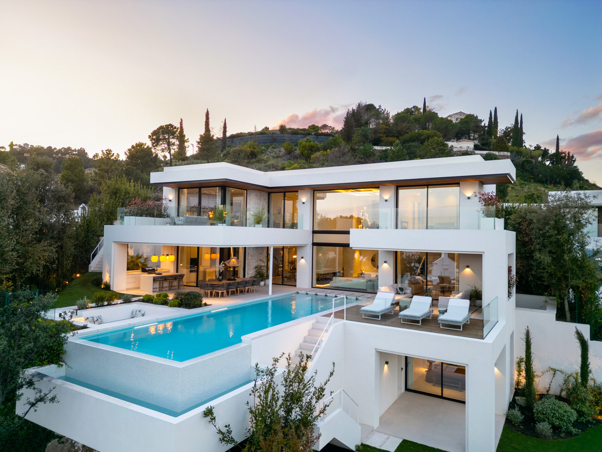 Detached Villa for sale in Benahavís | 6 bedrooms H5130058
