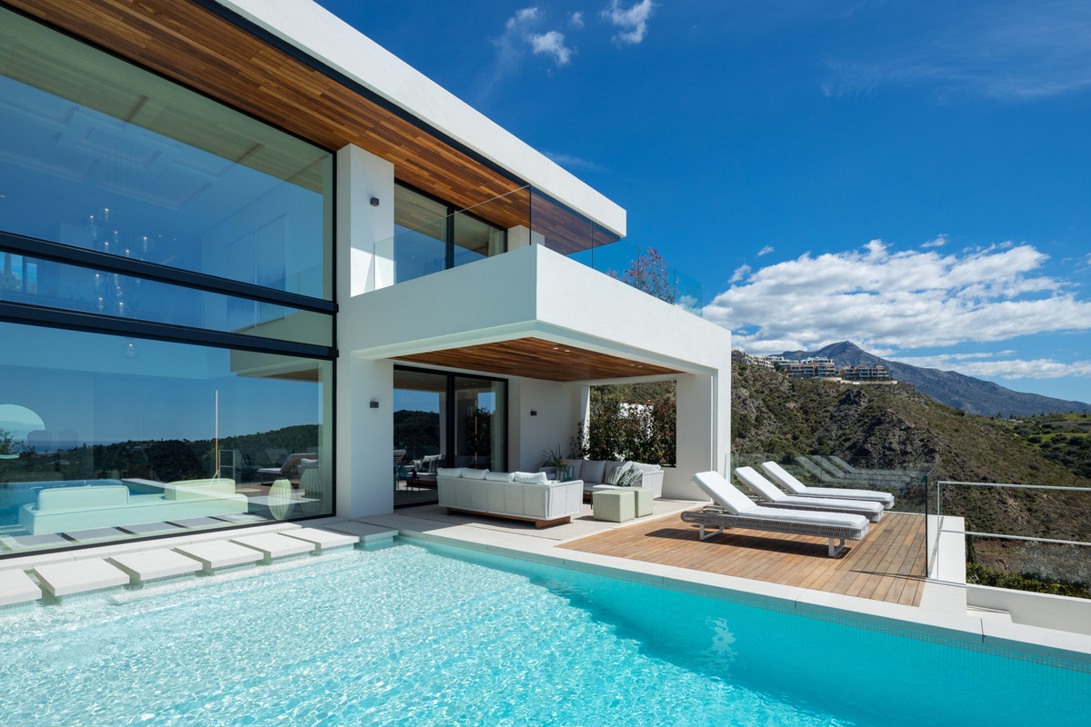 Detached Villa for sale in Benahavís | 6 bedrooms H5130058