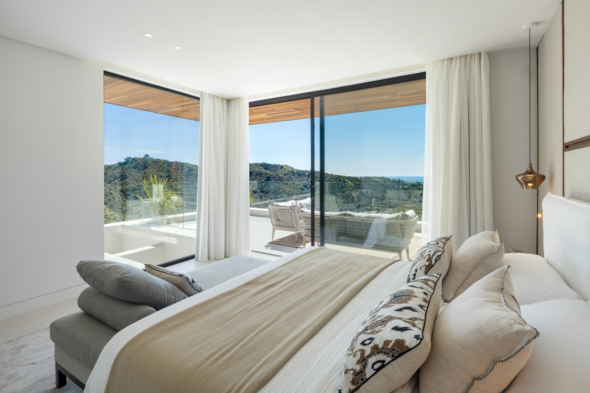 Detached Villa for sale in Benahavís | 6 bedrooms H5130058