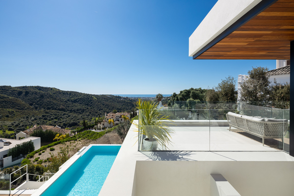Detached Villa for sale in Benahavís | 6 bedrooms H5130058