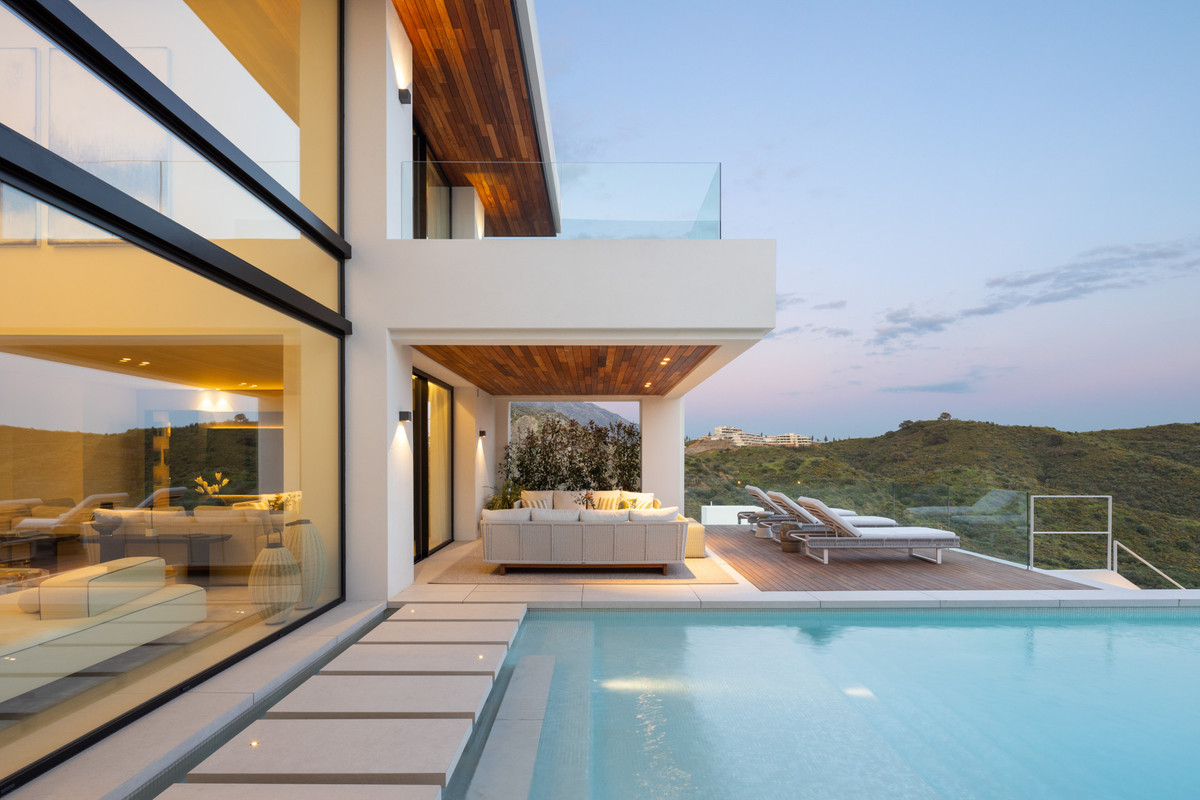 Detached Villa for sale in Benahavís | 6 bedrooms H5130058