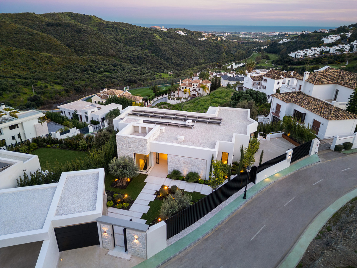 Detached Villa for sale in Benahavís | 6 bedrooms H5130058
