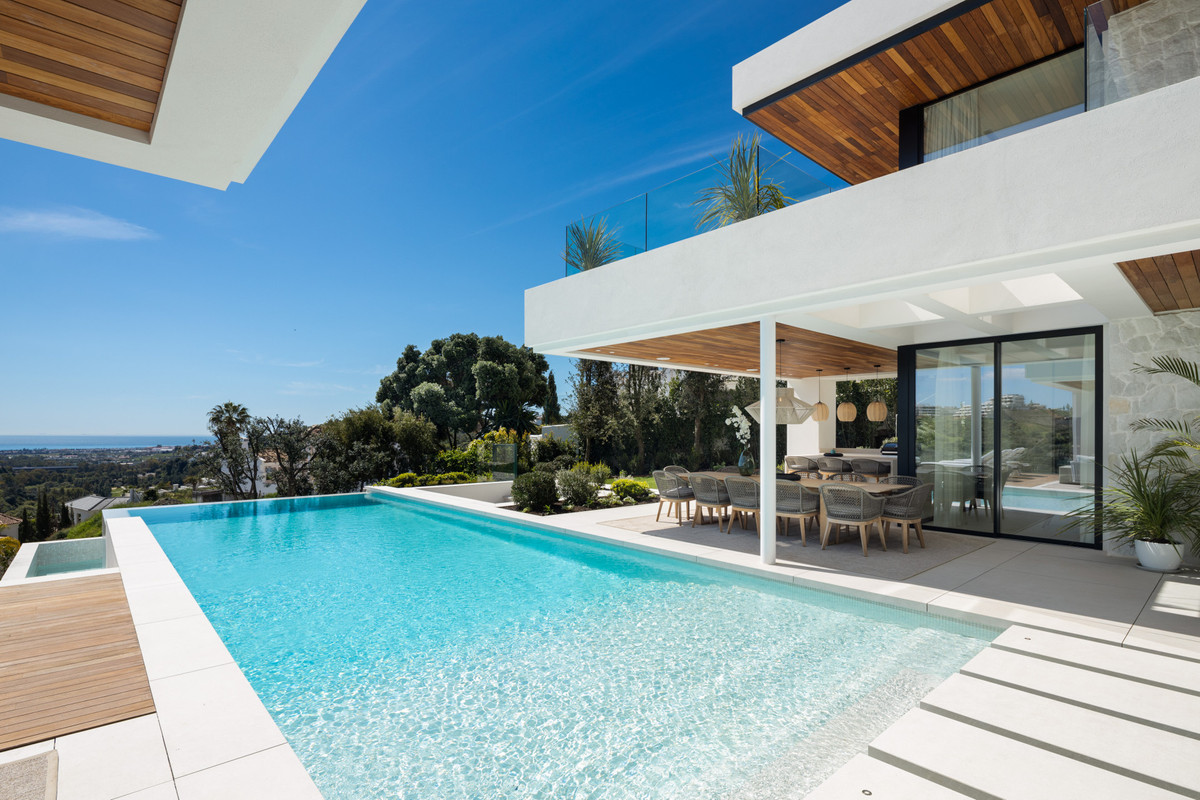 Detached Villa for sale in Benahavís | 6 bedrooms H5130058