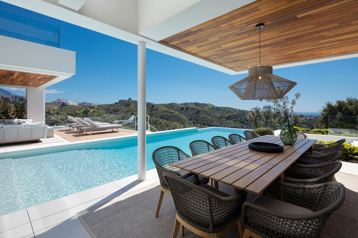 Detached Villa for sale in Benahavís | 6 bedrooms H5130058