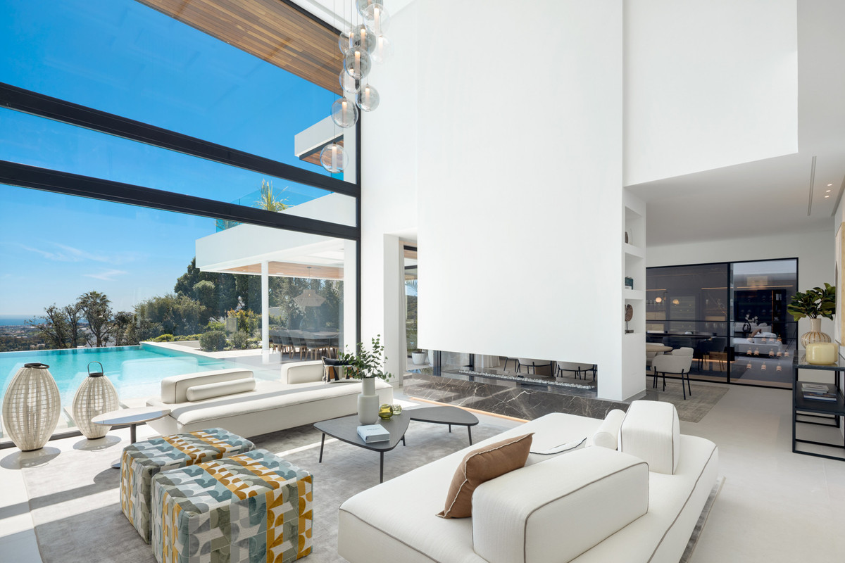 Detached Villa for sale in Benahavís | 6 bedrooms H5130058
