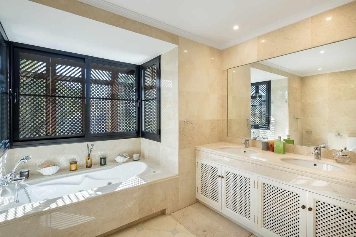 Huis te koop in Benahavís | 4 slaapkamers H5324953