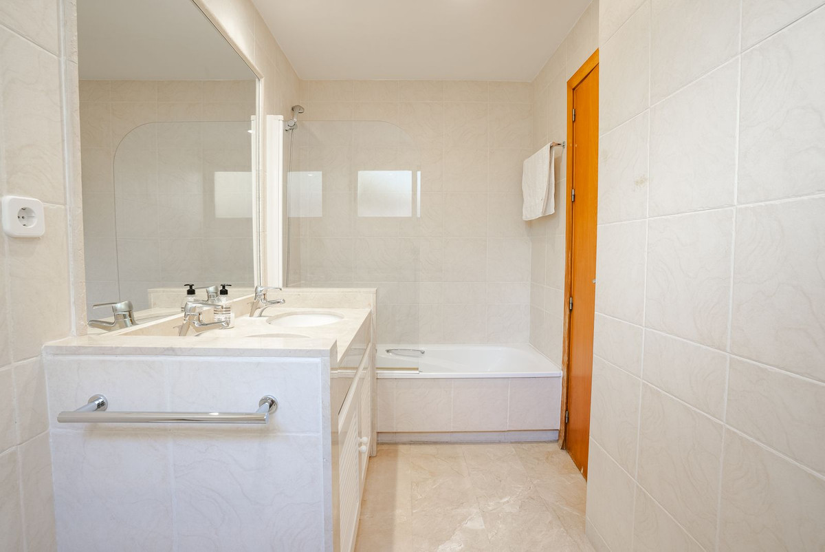 Huis te koop in Benahavís | 4 slaapkamers H5527576