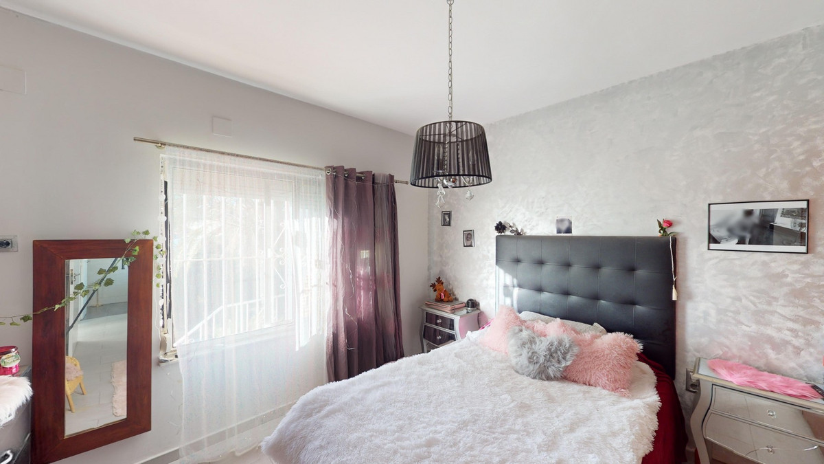 Huis te koop in Benajarafe | 4 slaapkamers H5123272
