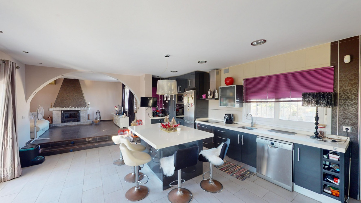 Huis te koop in Benajarafe | 4 slaapkamers H5123272
