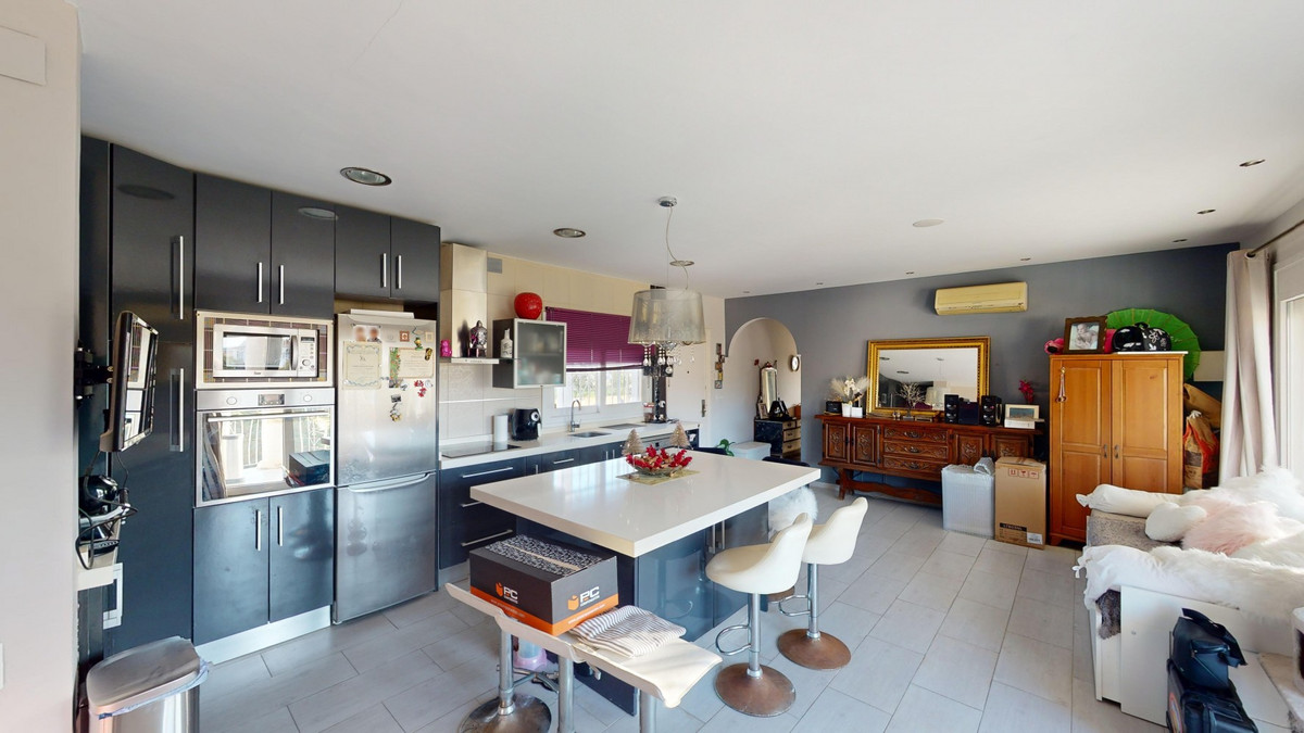 Huis te koop in Benajarafe | 4 slaapkamers H5123272