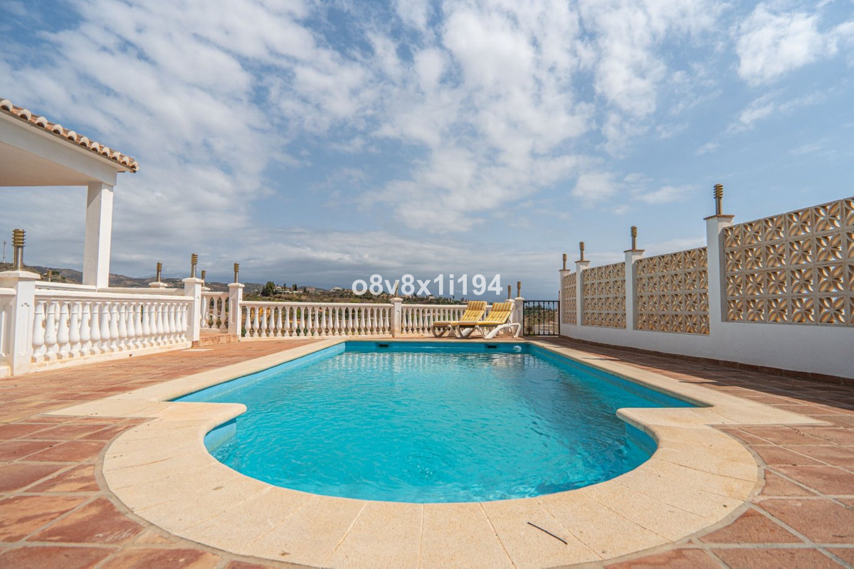 Huis te koop in Benajarafe | 5 slaapkamers H5243974