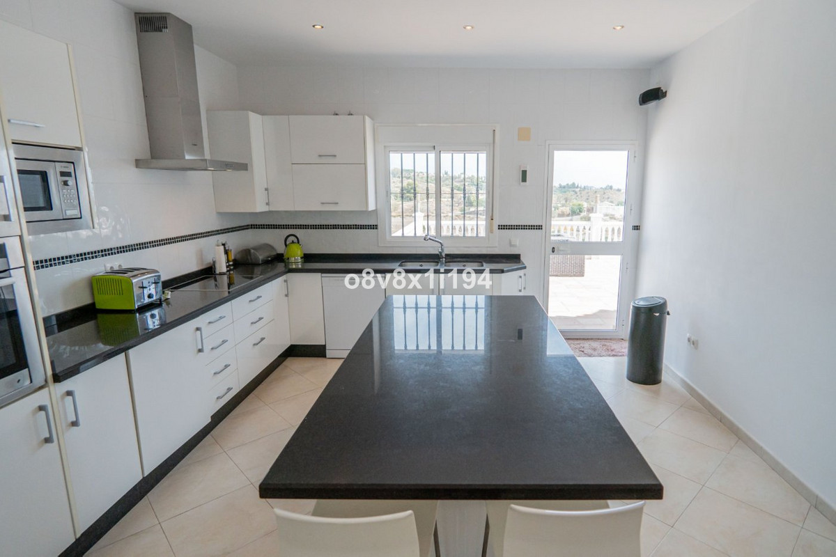 Huis te koop in Benajarafe | 5 slaapkamers H5243974