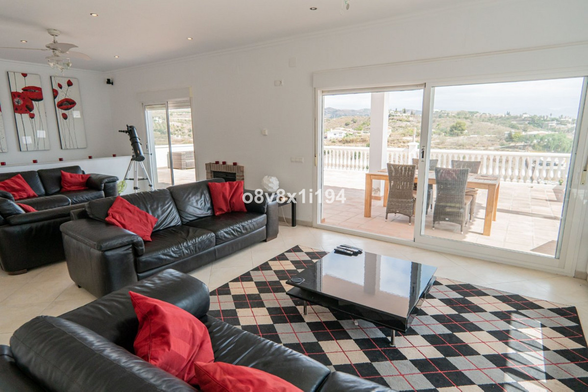 Huis te koop in Benajarafe | 5 slaapkamers H5243974