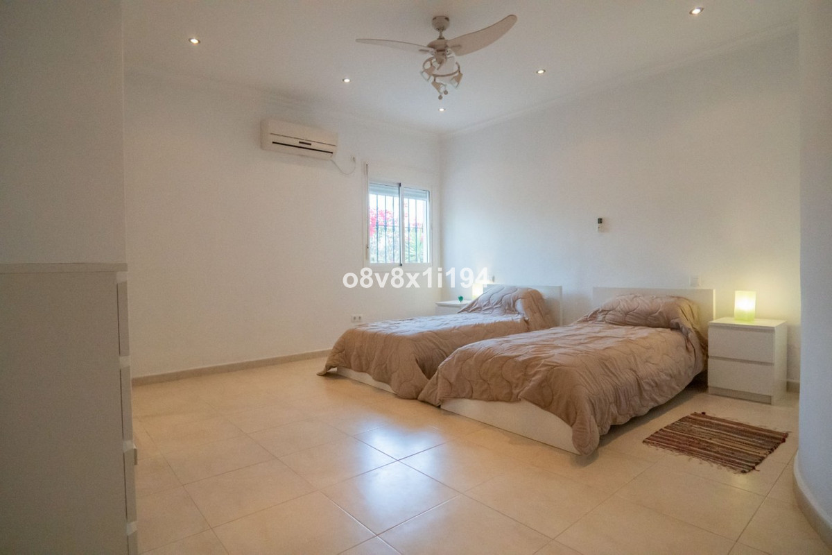 Huis te koop in Benajarafe | 5 slaapkamers H5243974