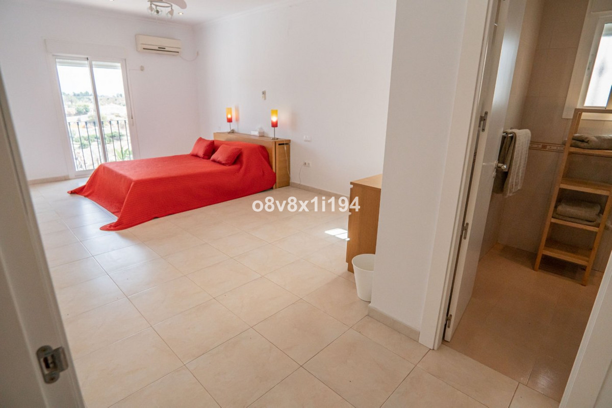 Huis te koop in Benajarafe | 5 slaapkamers H5243974