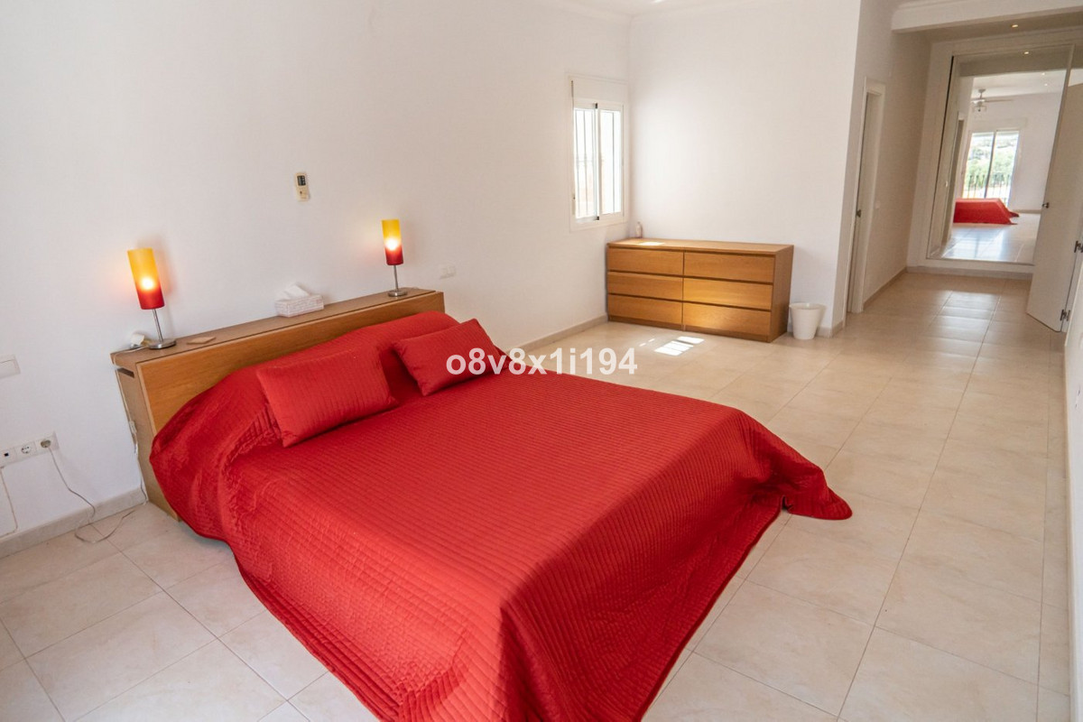 Huis te koop in Benajarafe | 5 slaapkamers H5243974