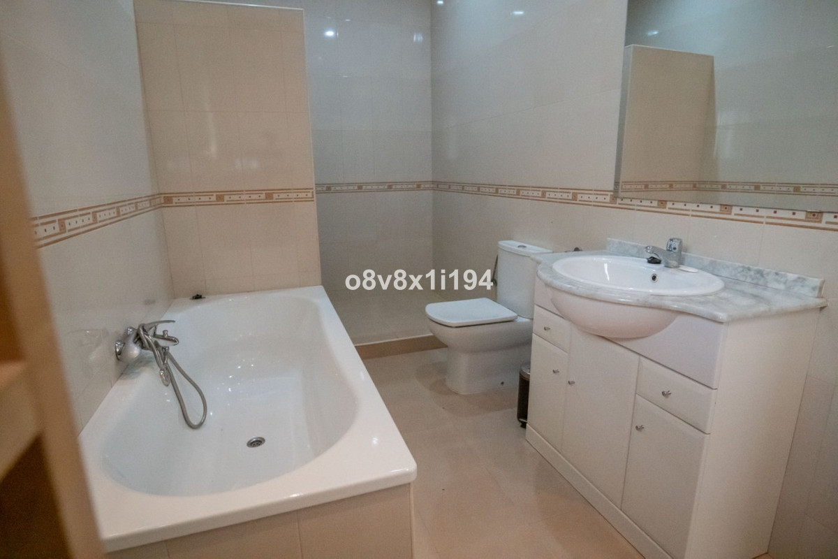 Huis te koop in Benajarafe | 5 slaapkamers H5243974