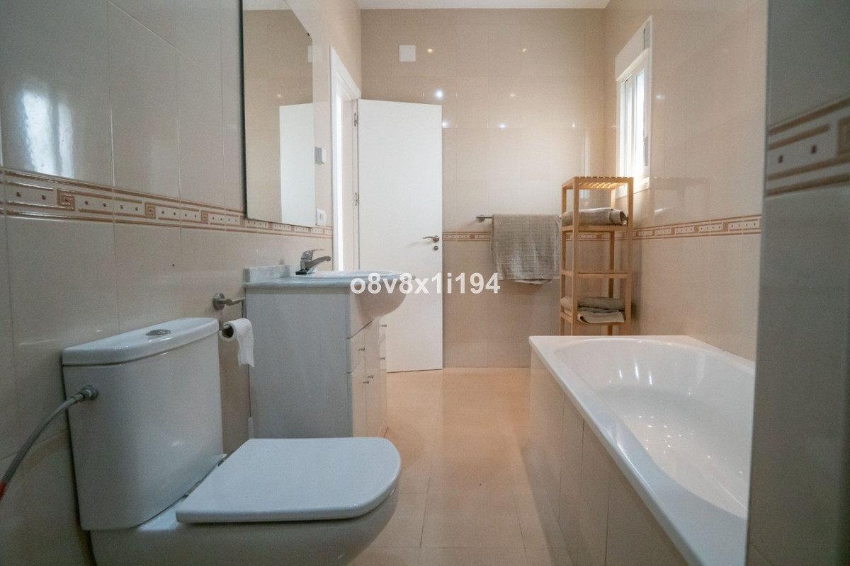 Huis te koop in Benajarafe | 5 slaapkamers H5243974