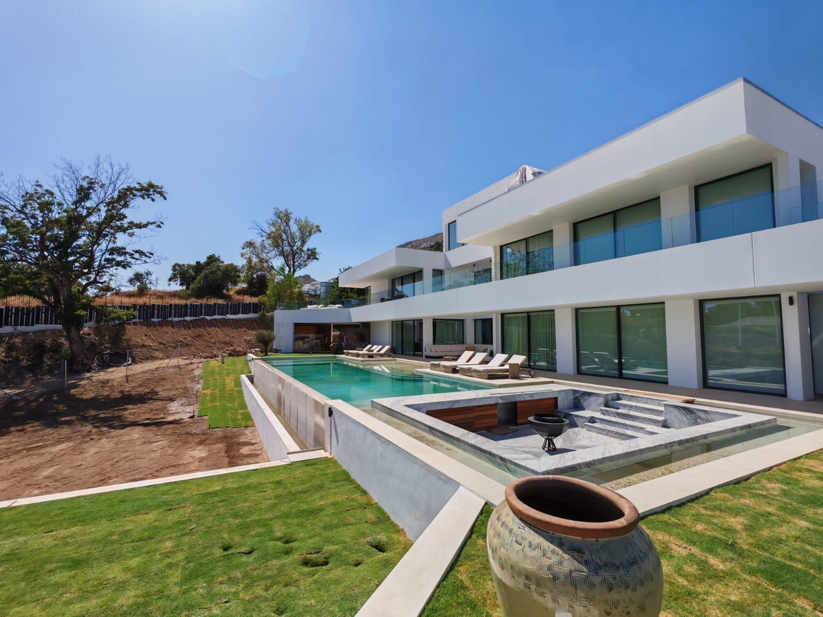 Detached Villa for sale in Benalmadena | 6 bedrooms H5130820