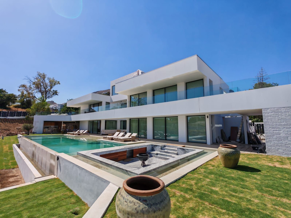 Detached Villa for sale in Benalmadena | 6 bedrooms H5130820