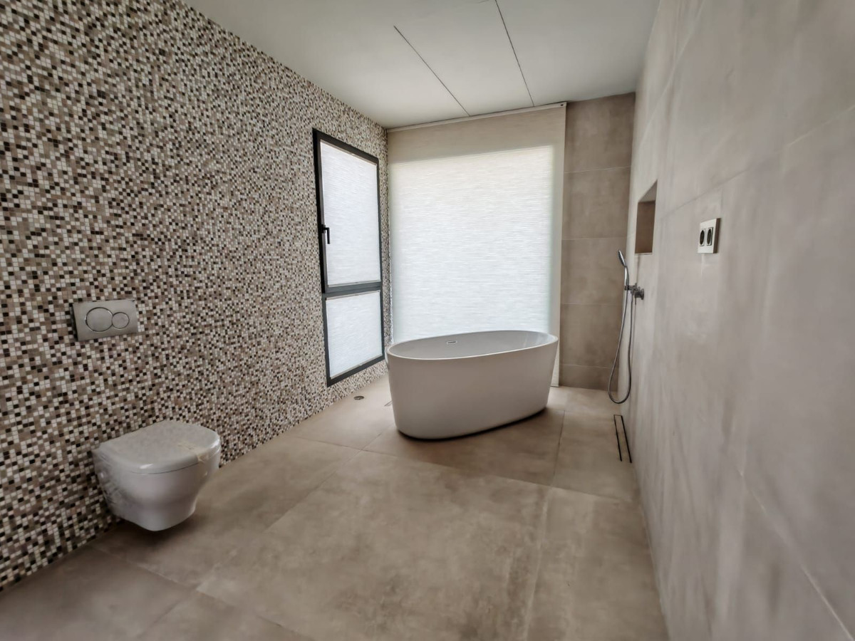 Detached Villa for sale in Benalmadena | 6 bedrooms H5130820