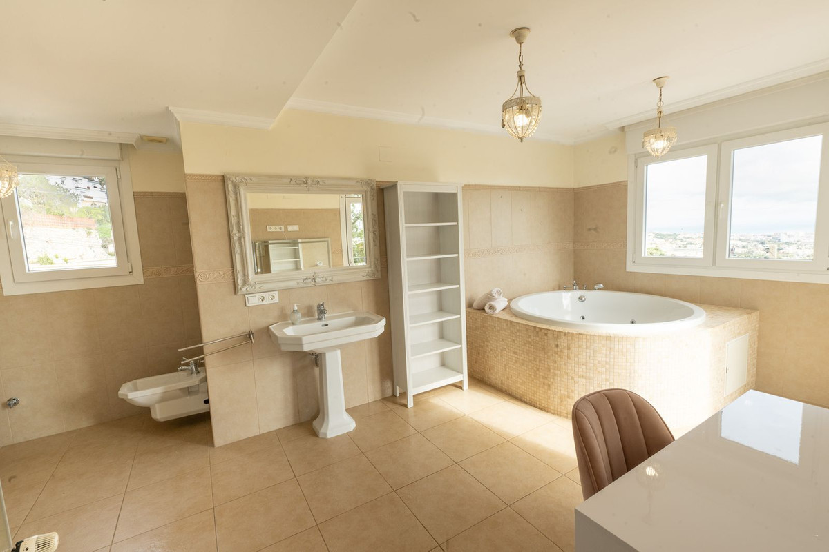 Huis te koop in Benalmadena | 5 slaapkamers H5299822