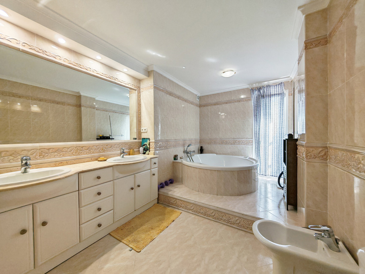 Huis te koop in Benalmadena | 5 slaapkamers H5348899