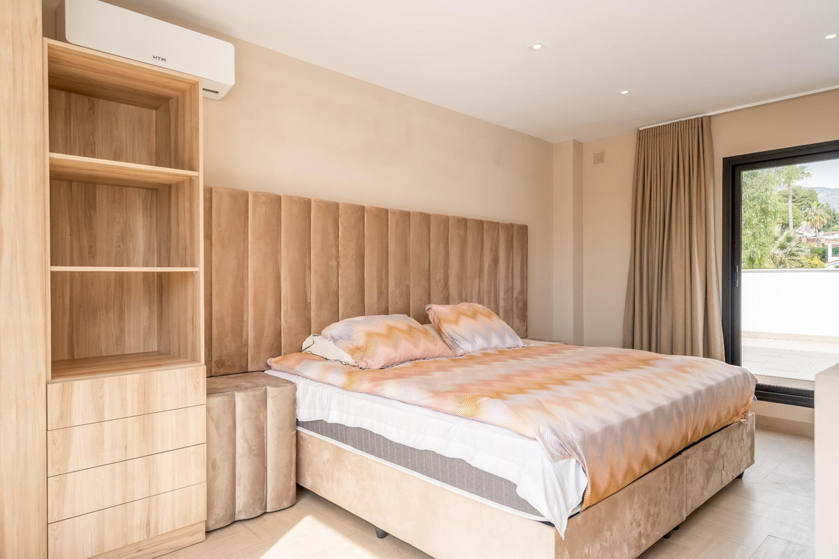 Huis te koop in Benalmadena Costa | 7 slaapkamers H5046889