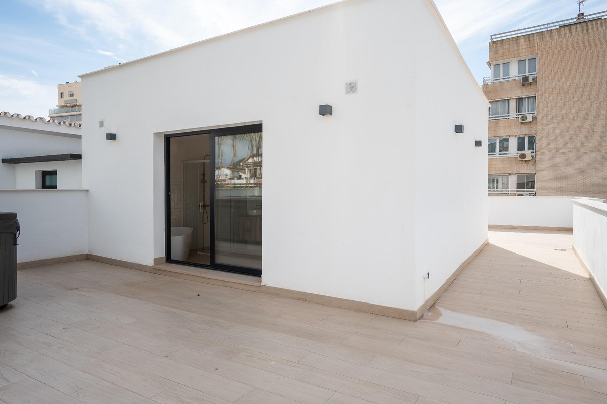 Huis te koop in Benalmadena Costa | 7 slaapkamers H5046889