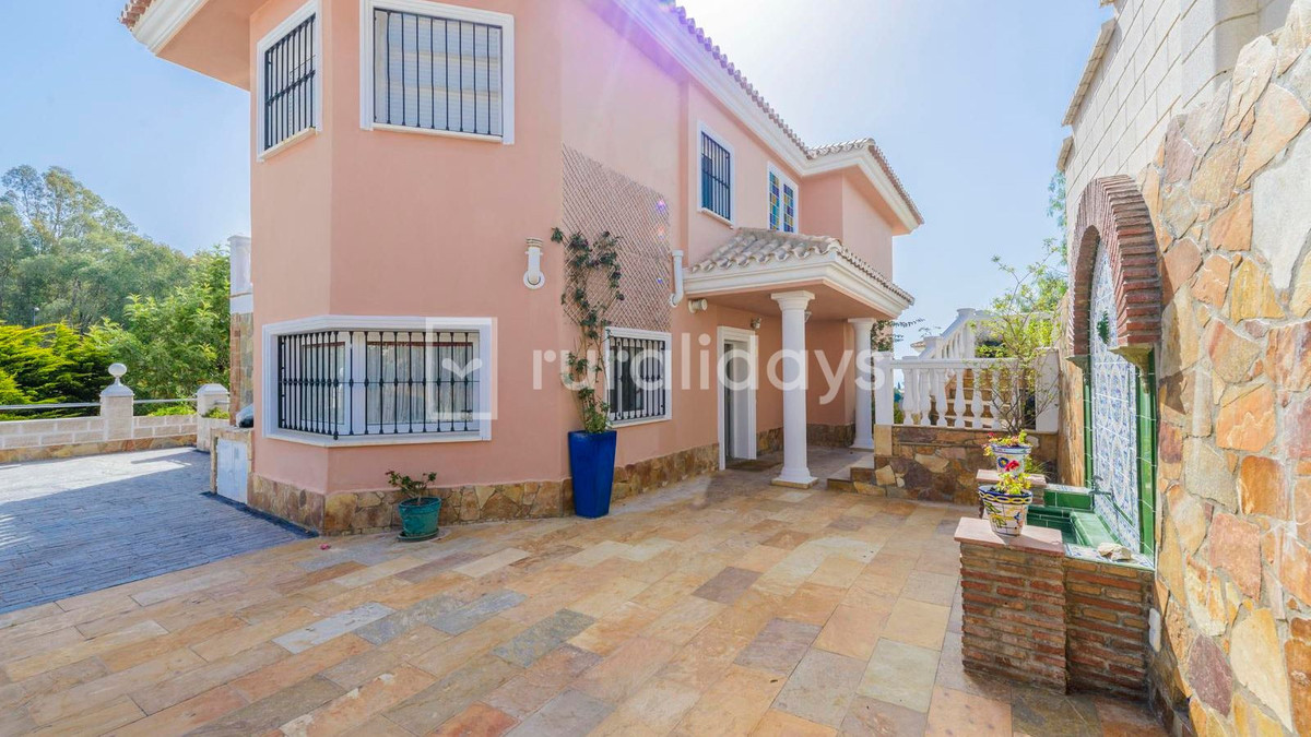 Huis te koop in Benalmadena Costa | 6 slaapkamers H5103808