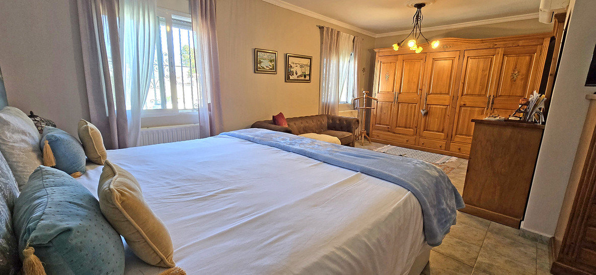 Huis te koop in Benalmadena Costa | 6 slaapkamers H5289838