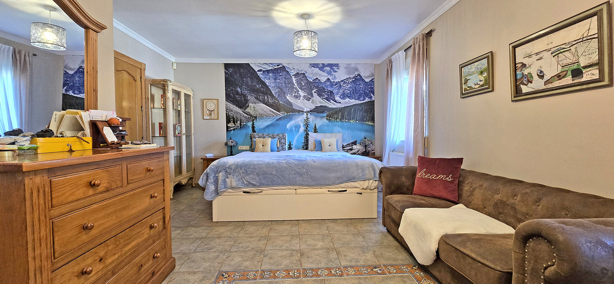 Huis te koop in Benalmadena Costa | 6 slaapkamers H5289838