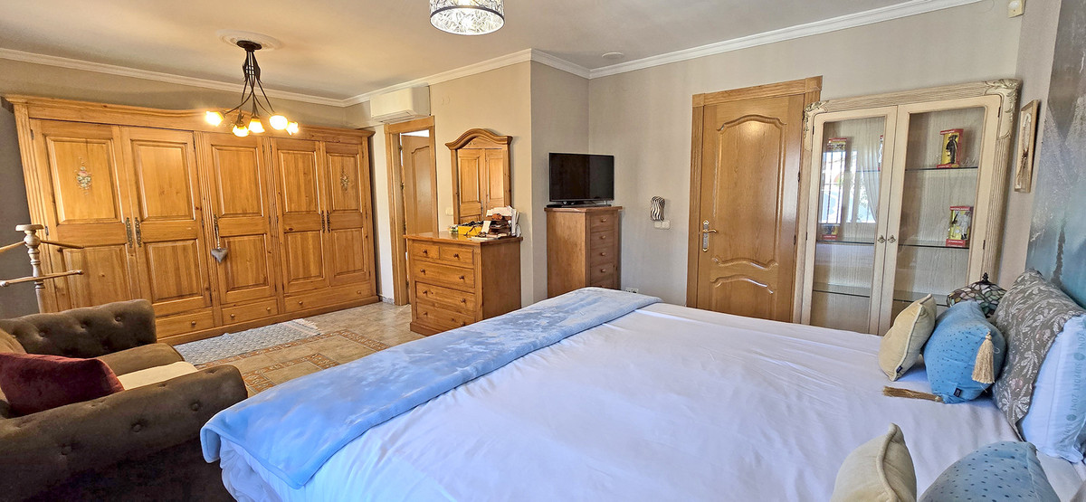 Huis te koop in Benalmadena Costa | 6 slaapkamers H5289838