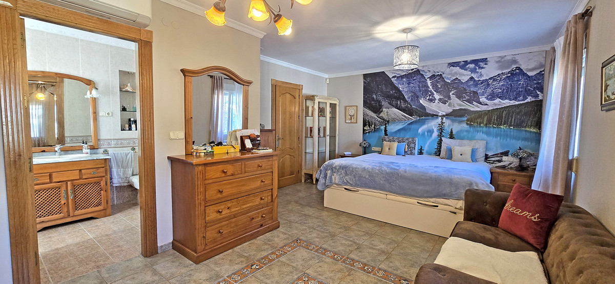 Huis te koop in Benalmadena Costa | 6 slaapkamers H5289838