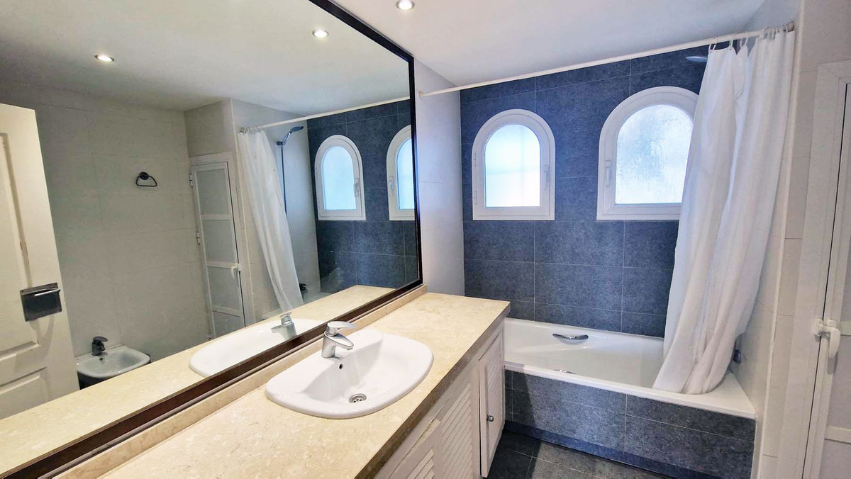 Appartement te koop in Benalmadena Costa | 2 slaapkamers H5295754