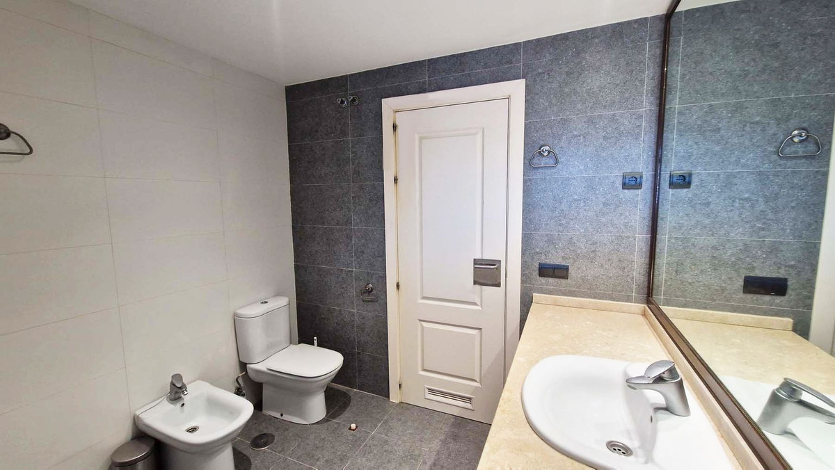 Appartement te koop in Benalmadena Costa | 2 slaapkamers H5295754