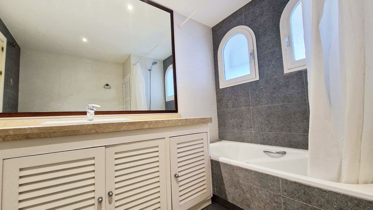 Appartement te koop in Benalmadena Costa | 2 slaapkamers H5295754