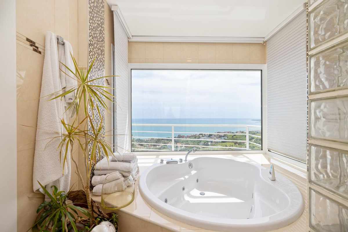 Huis te koop in Benalmadena Costa | 4 slaapkamers H5356498