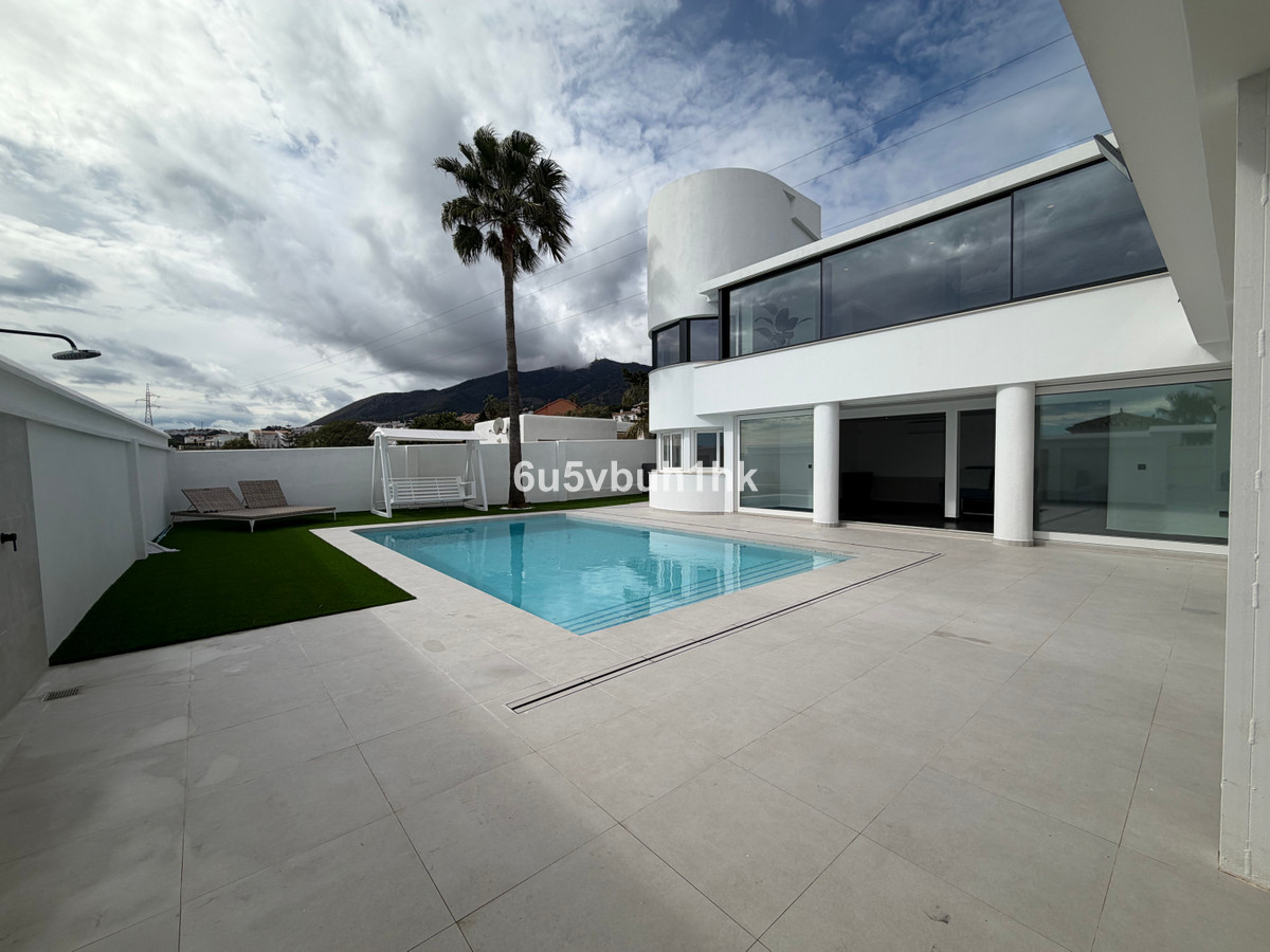 Huis te koop in Benalmadena Costa | 4 slaapkamers H5412136