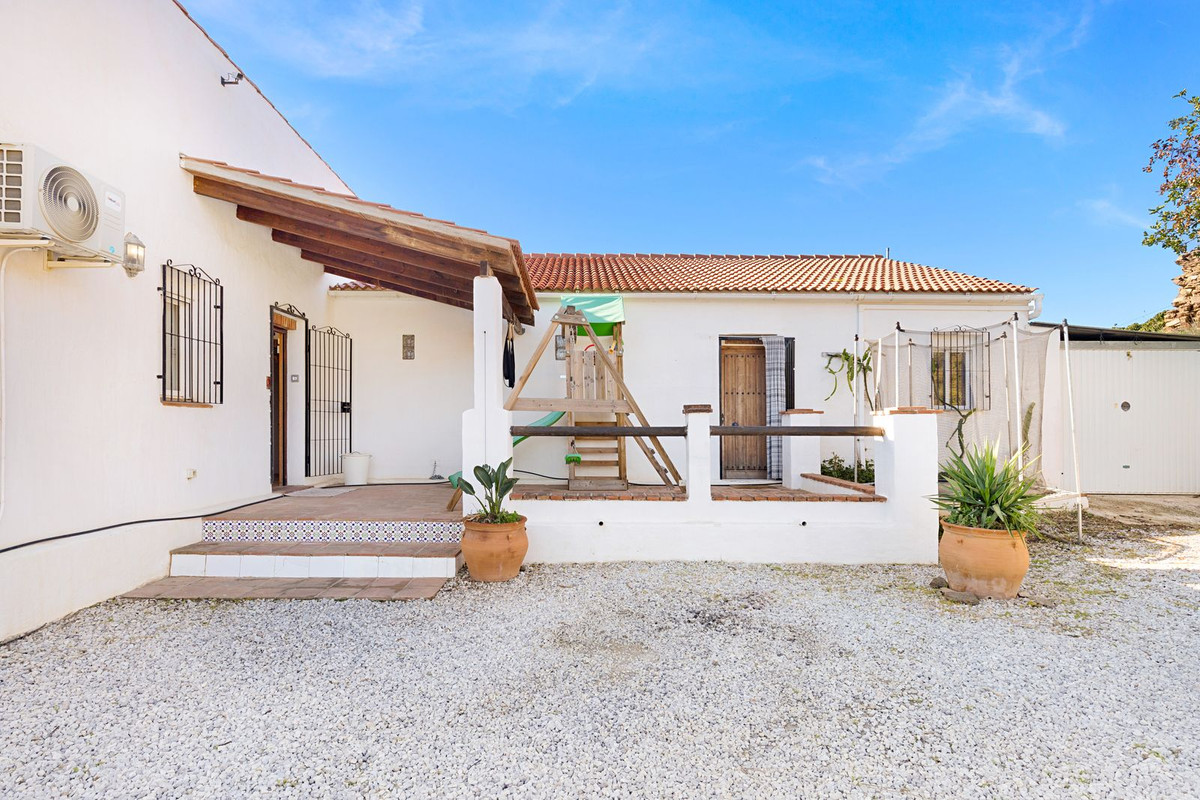 Finca - Cortijo in Benamargosa-7