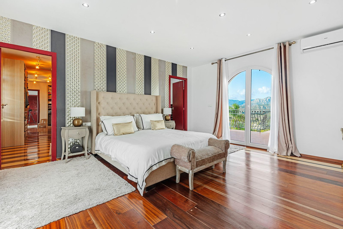 Vrijstaande Villa te koop in Busot | 6 slaapkamers H352422