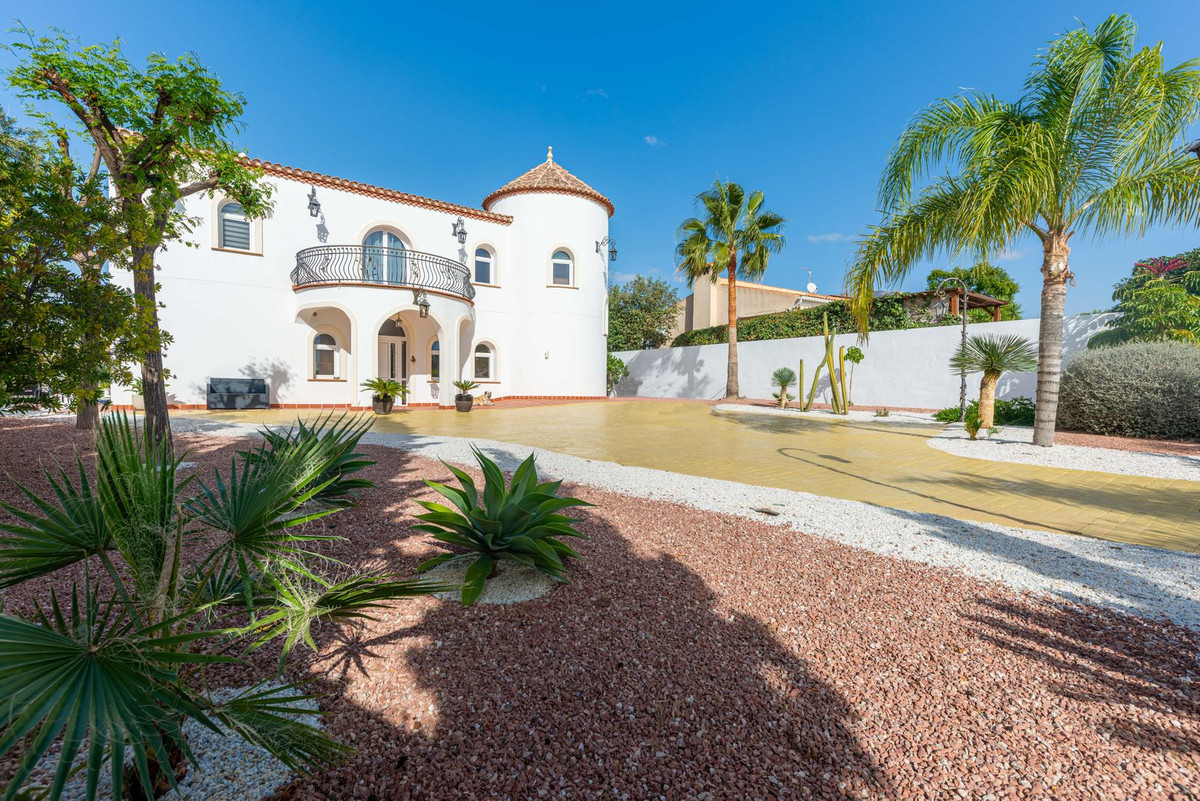 Vrijstaande Villa te koop in Busot | 6 slaapkamers H352422