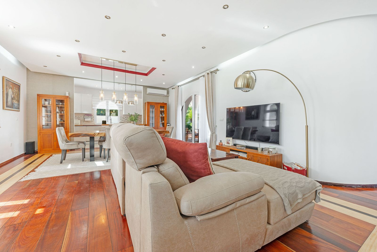 Vrijstaande Villa te koop in Busot | 6 slaapkamers H352422