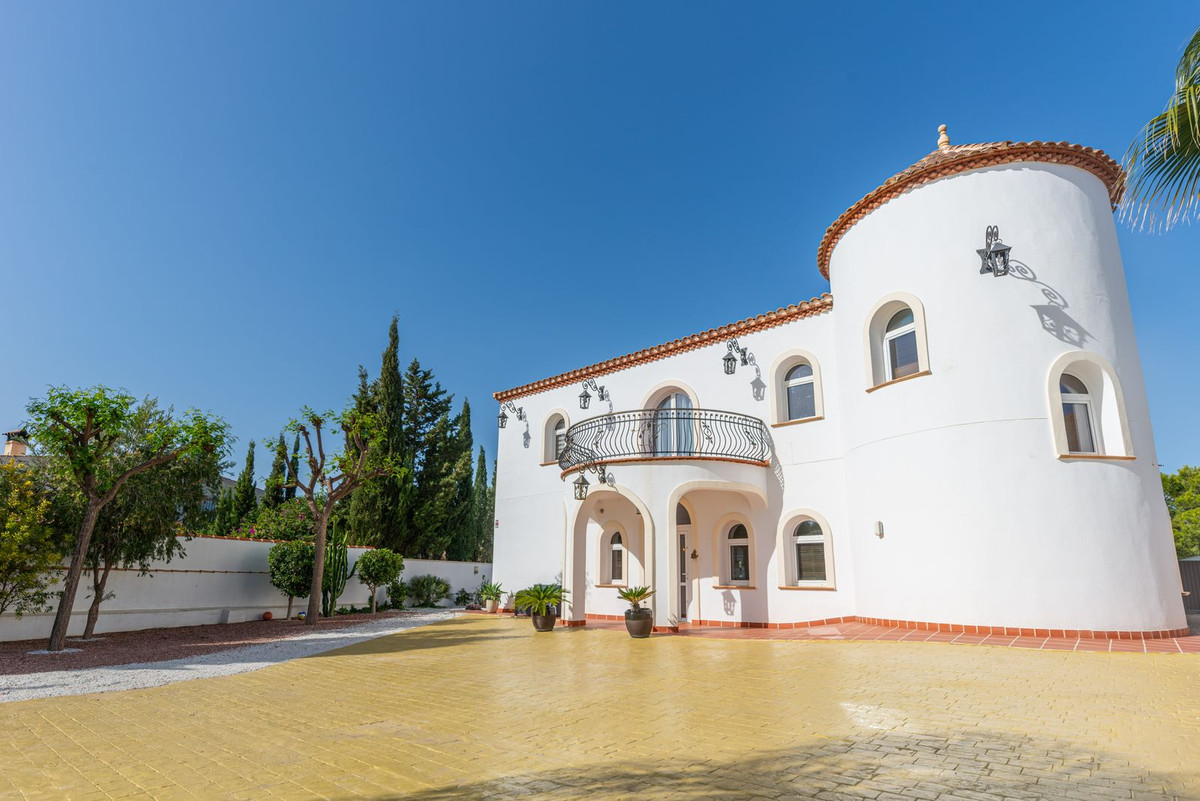 Vrijstaande Villa te koop in Busot | 6 slaapkamers H352422