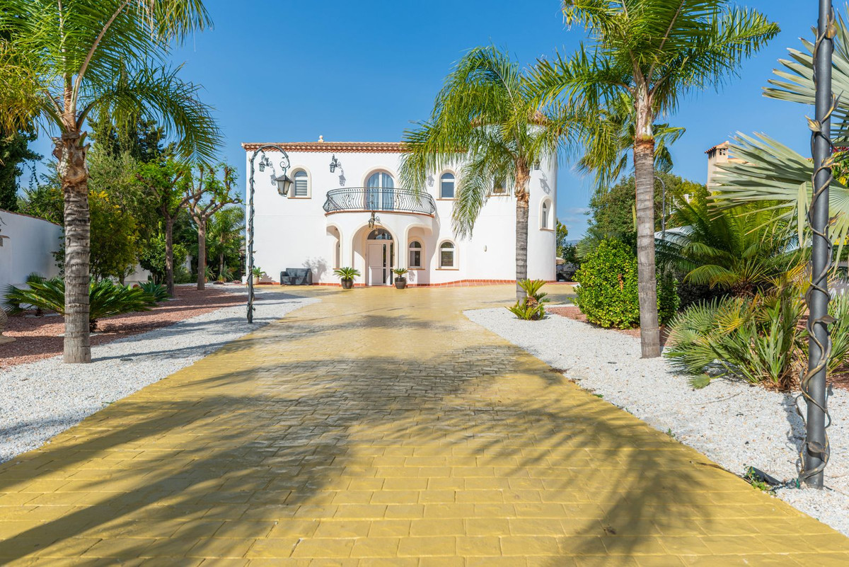 Vrijstaande Villa te koop in Busot | 6 slaapkamers H352422