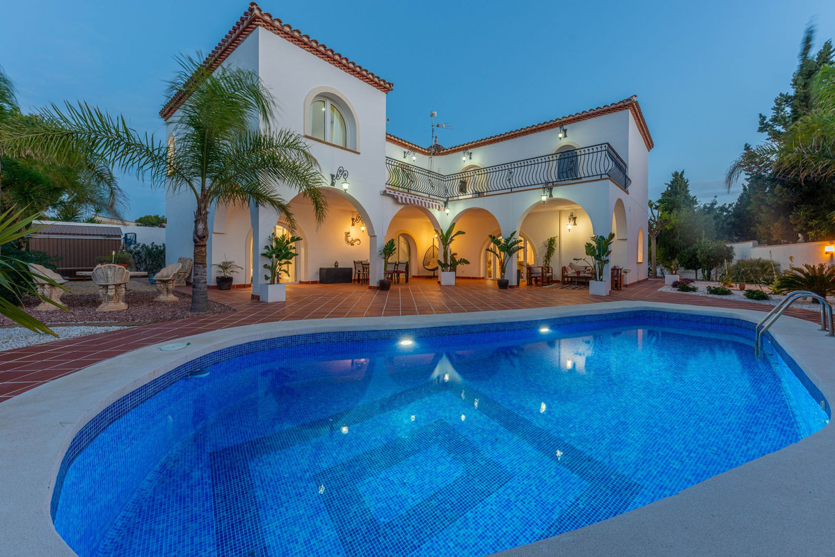 Vrijstaande Villa te koop in Busot | 6 slaapkamers H352422