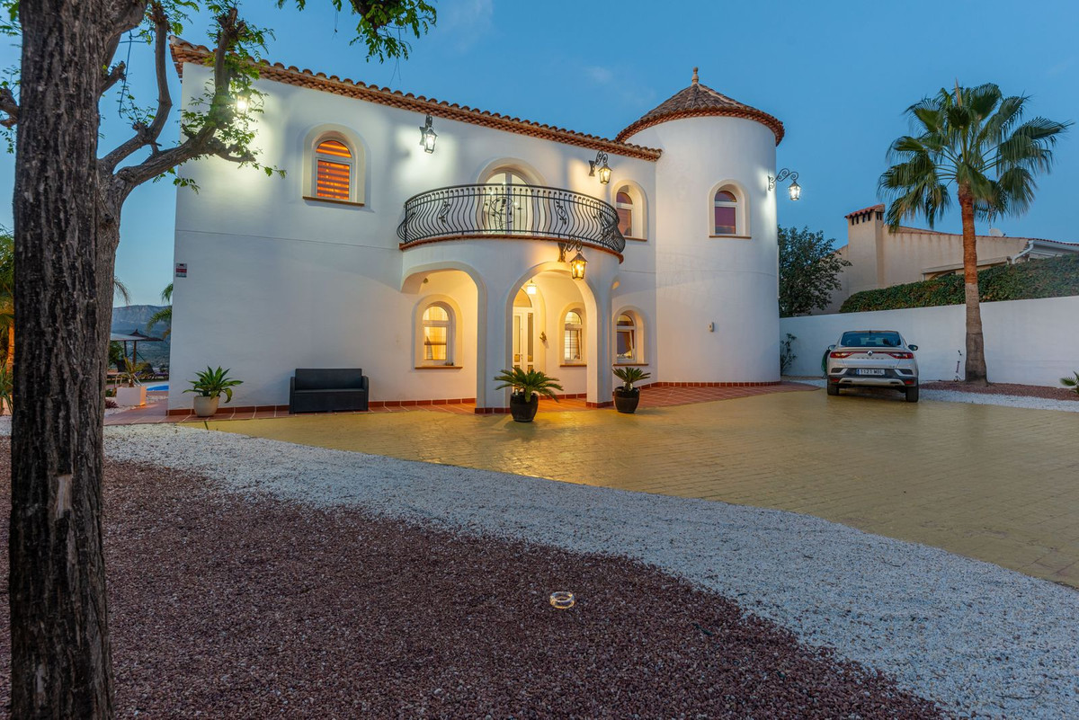 Vrijstaande Villa te koop in Busot | 6 slaapkamers H352422