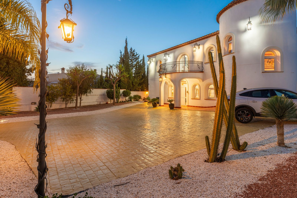 Vrijstaande Villa te koop in Busot | 6 slaapkamers H352422